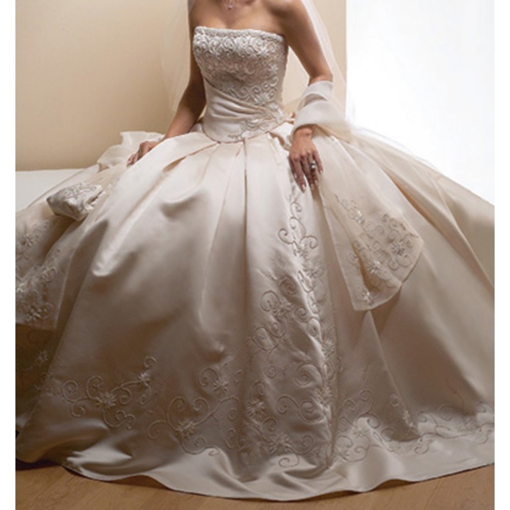 Designer Couture Maggie Sottero Bridal Gown